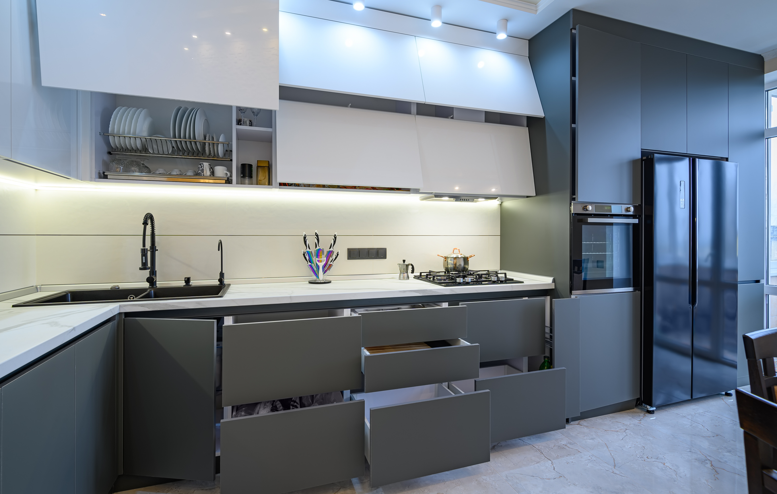 Modular Kitchen vs Custom Kitchen – Which Is Better for UAE Homes?